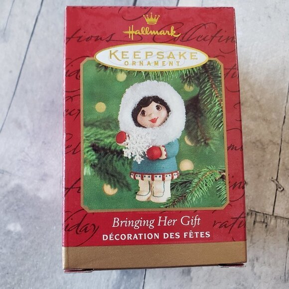 NWT - 2000 Bringing Her Gift Hallmark Keepsake Ornament - Picture 1 of 1